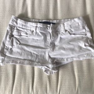 White denim shorts (short)
